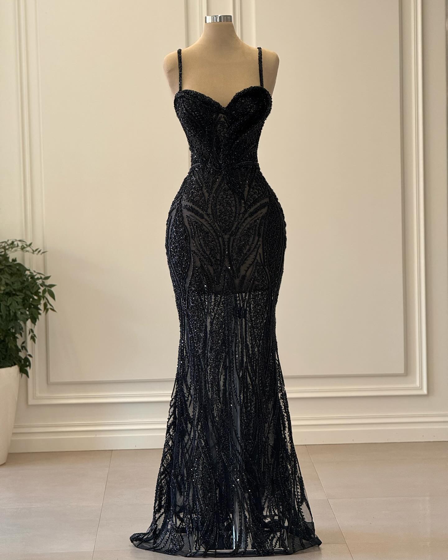 Spaghetti Straps Sweetheart Mermaid Sleeveless Floor-Length Lace Prom Dress with Beads Party Gowns
