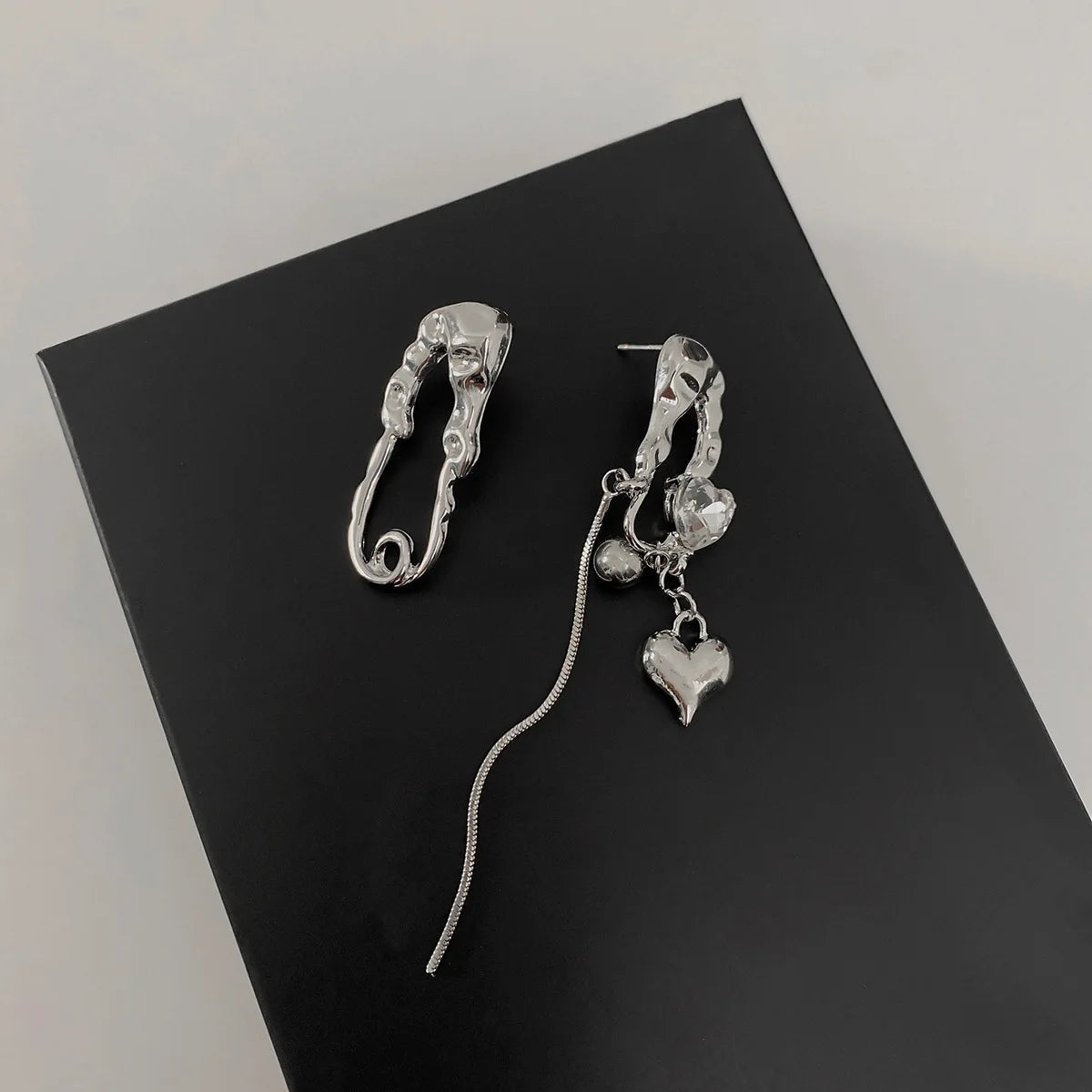 Gloomy Rebel Metal Chain Cross Affection Earring