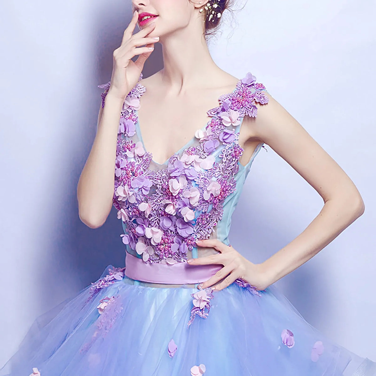 Floral Appliqué V-Neck Sleeveless Tulle Ball Gown 5