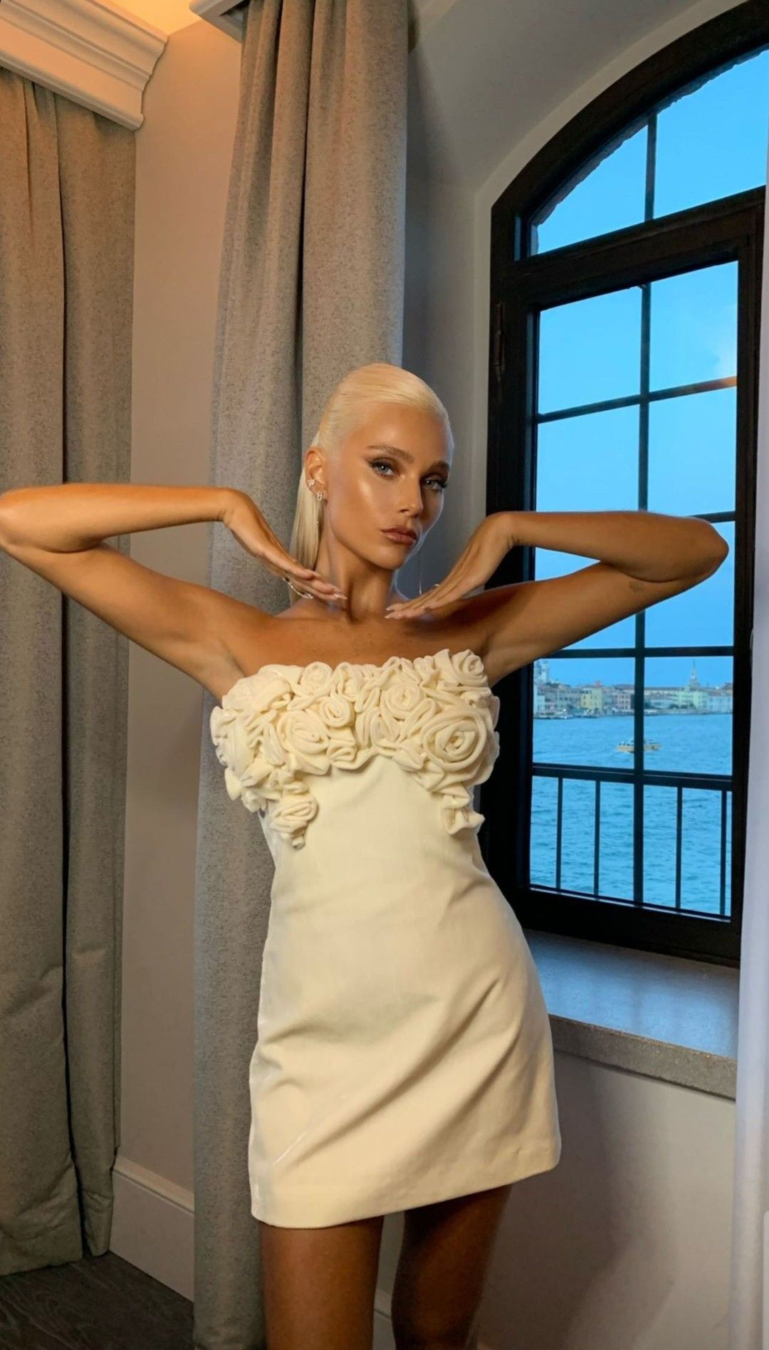 Classy Strapless Rose Flowers Sheath Short Birthday Outfits White Formal 8th Grade Homecoming Dress D127