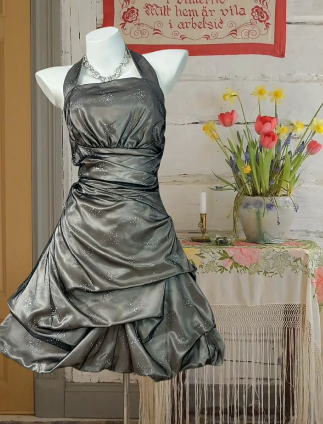 Vintage Halter Satin Pleated Short Prom Dress Formal Graduation Homecoming Dress D653
