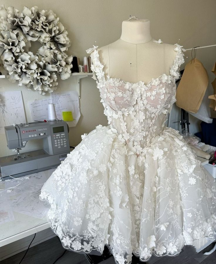 Cute Spaghetti Straps Tulle Lace Appliques A Line Short Party Dress White Formal Homecoming Dress D667