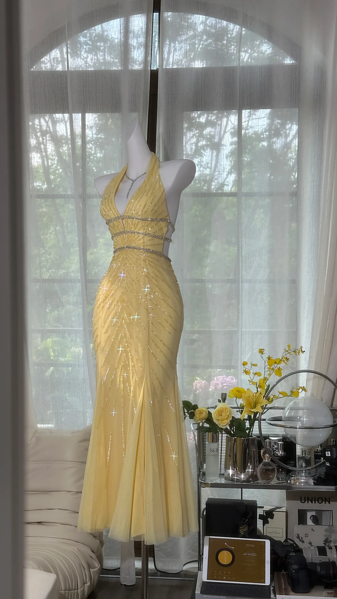 Elegant Halter Yellow Tulle Sequin Mermaid Evening Dress Backless Long Prom Gown D1174