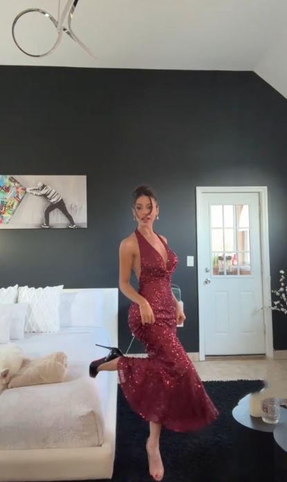 Elegant Burgundy Halter V Neck Sequin Mermaid Long Party Dress Evening Dress D1587