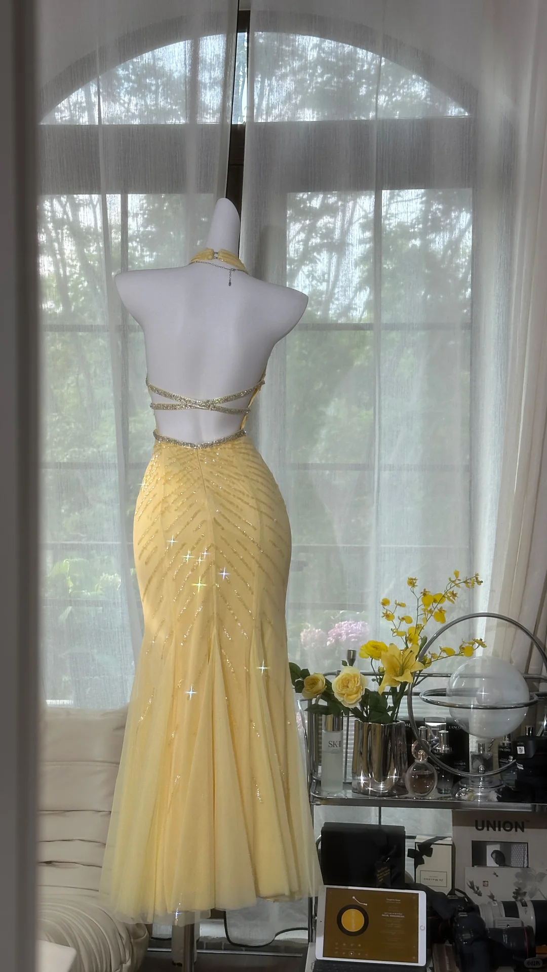 Elegant Halter Yellow Tulle Sequin Mermaid Evening Dress Backless Long Prom Gown D1174