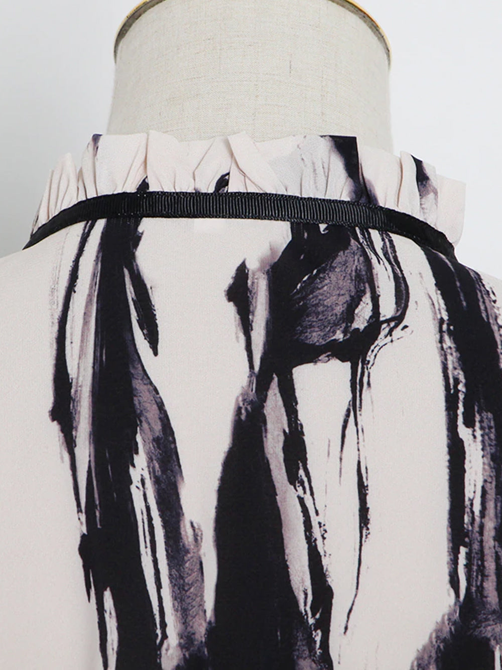 Printed Ruffle Neck Long-Sleeve Tiered Midi Dress 11