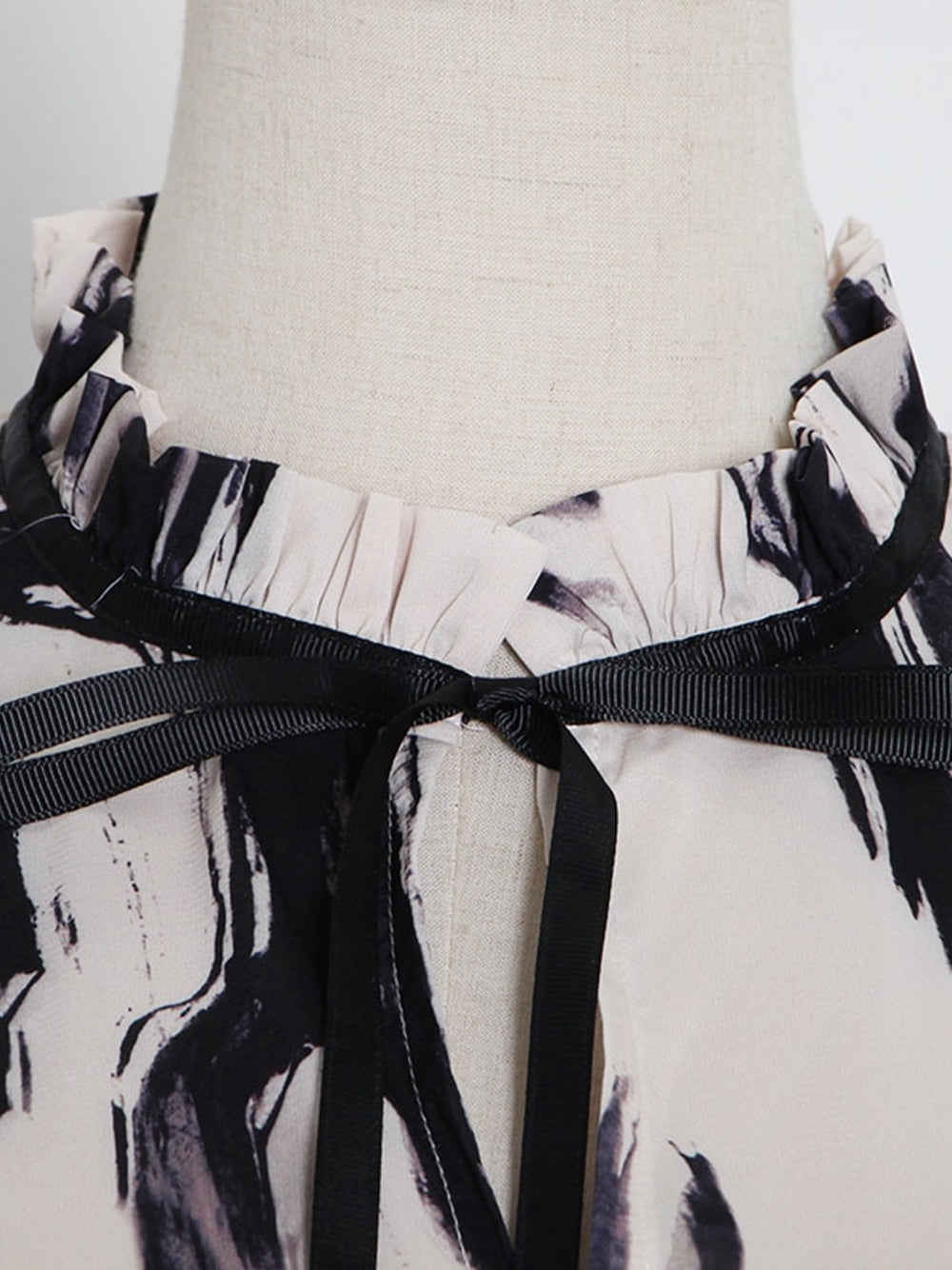 Printed Ruffle Neck Long-Sleeve Tiered Midi Dress 8