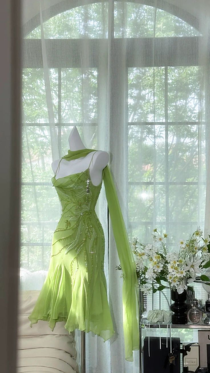 Elegant Spaghetti Straps Green Chiffon Beaded Short Party Dress Formal Homecoming Dress S677