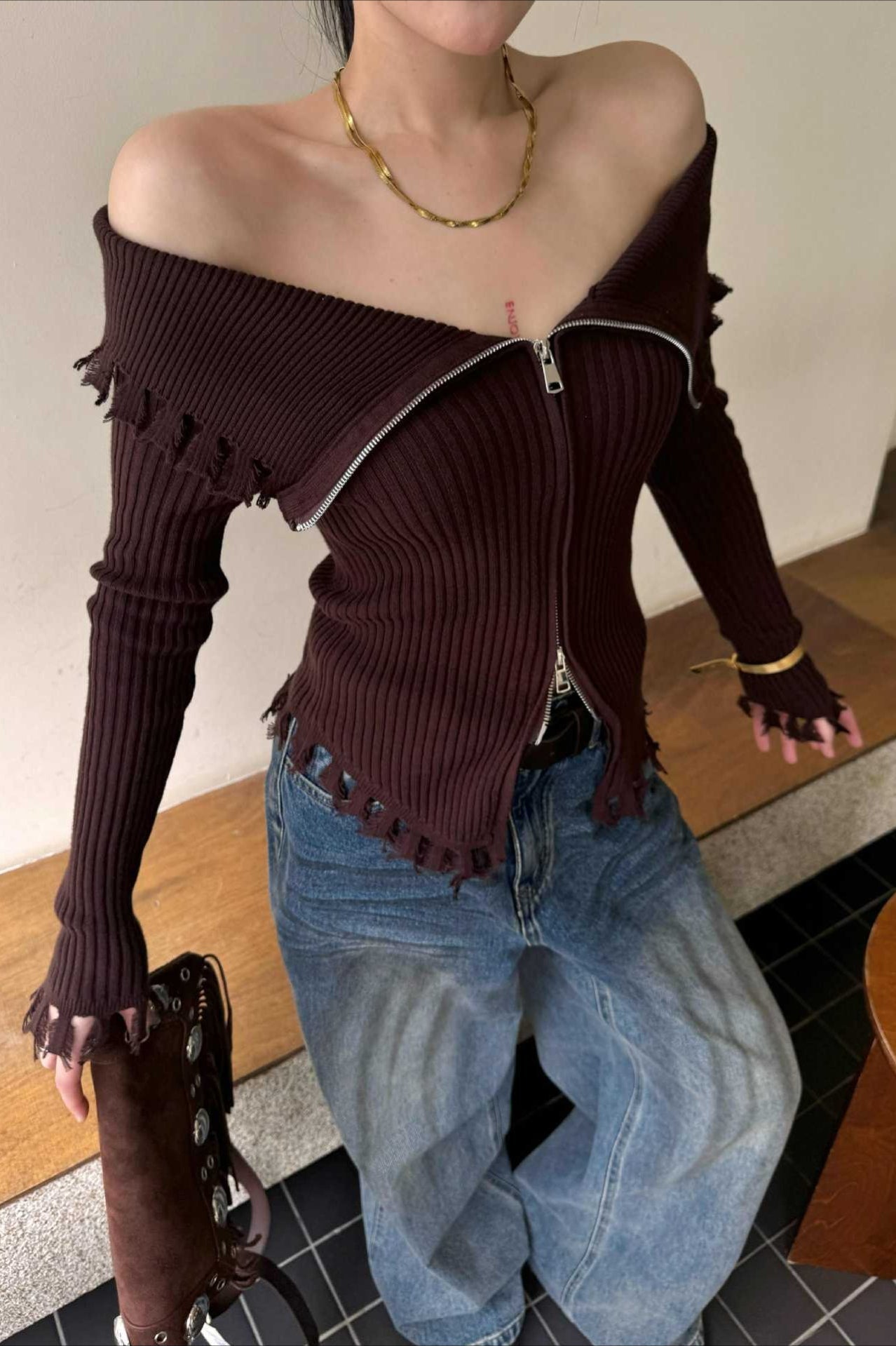 Distressed Knit Roll Collar Fitted Blouse