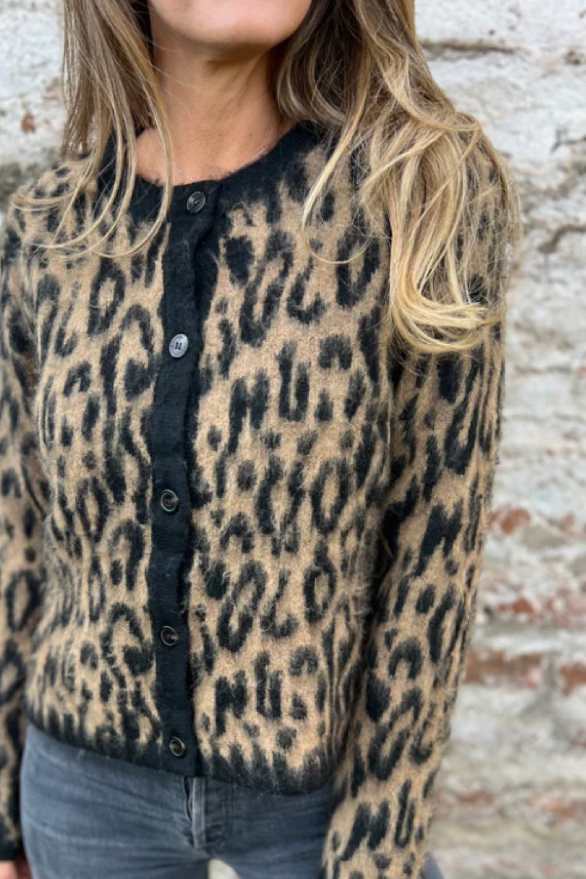 Soft Knit Cropped Leopard Cardigan for Effortless Style