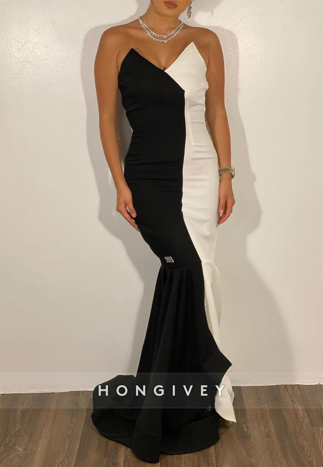 Chic Mermaid V Neck Pleated Floor-Length Evening Gown