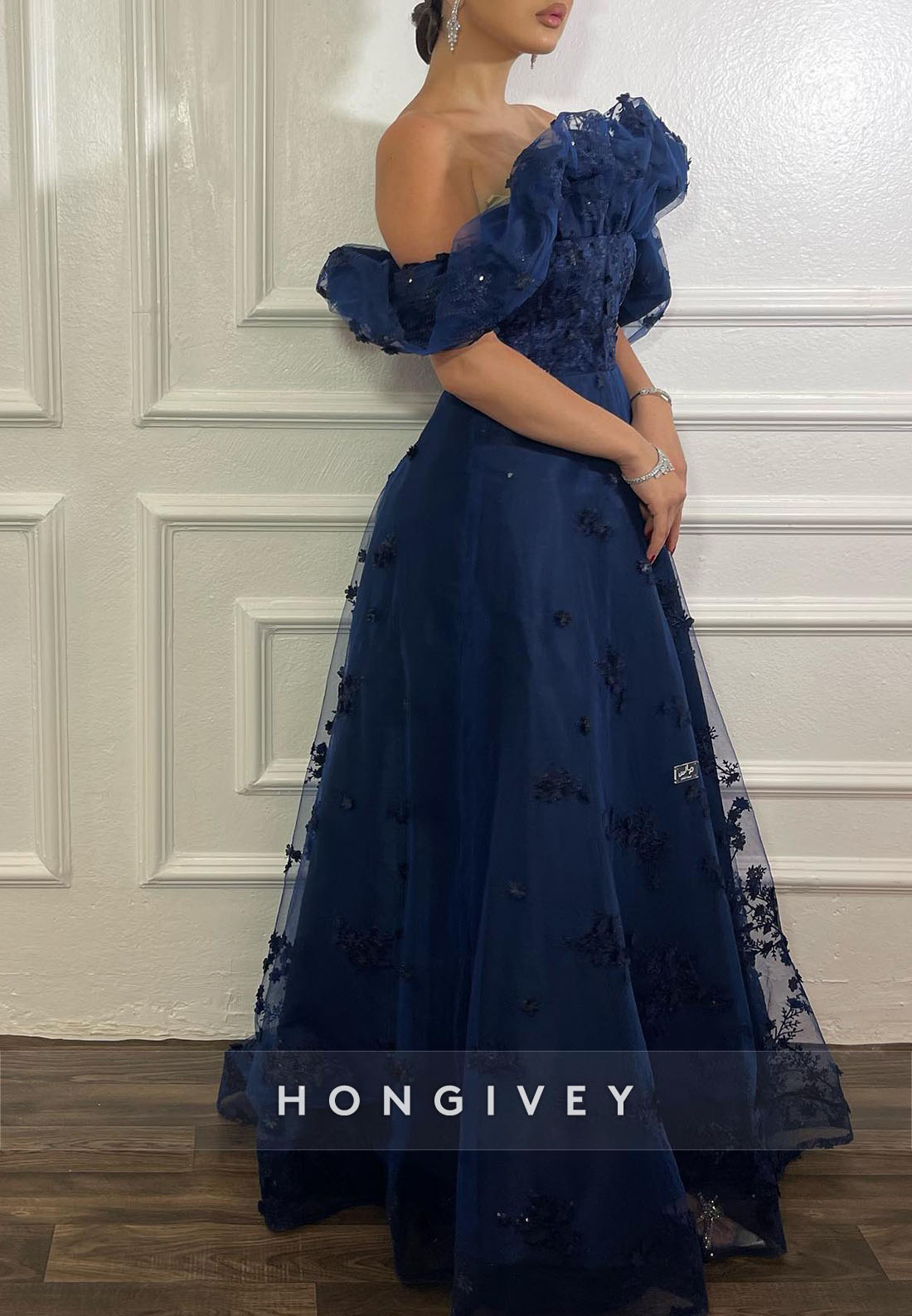 Appliqued Evening Gown Floor-Length Off the Shoulder Tulle Formal Dresses