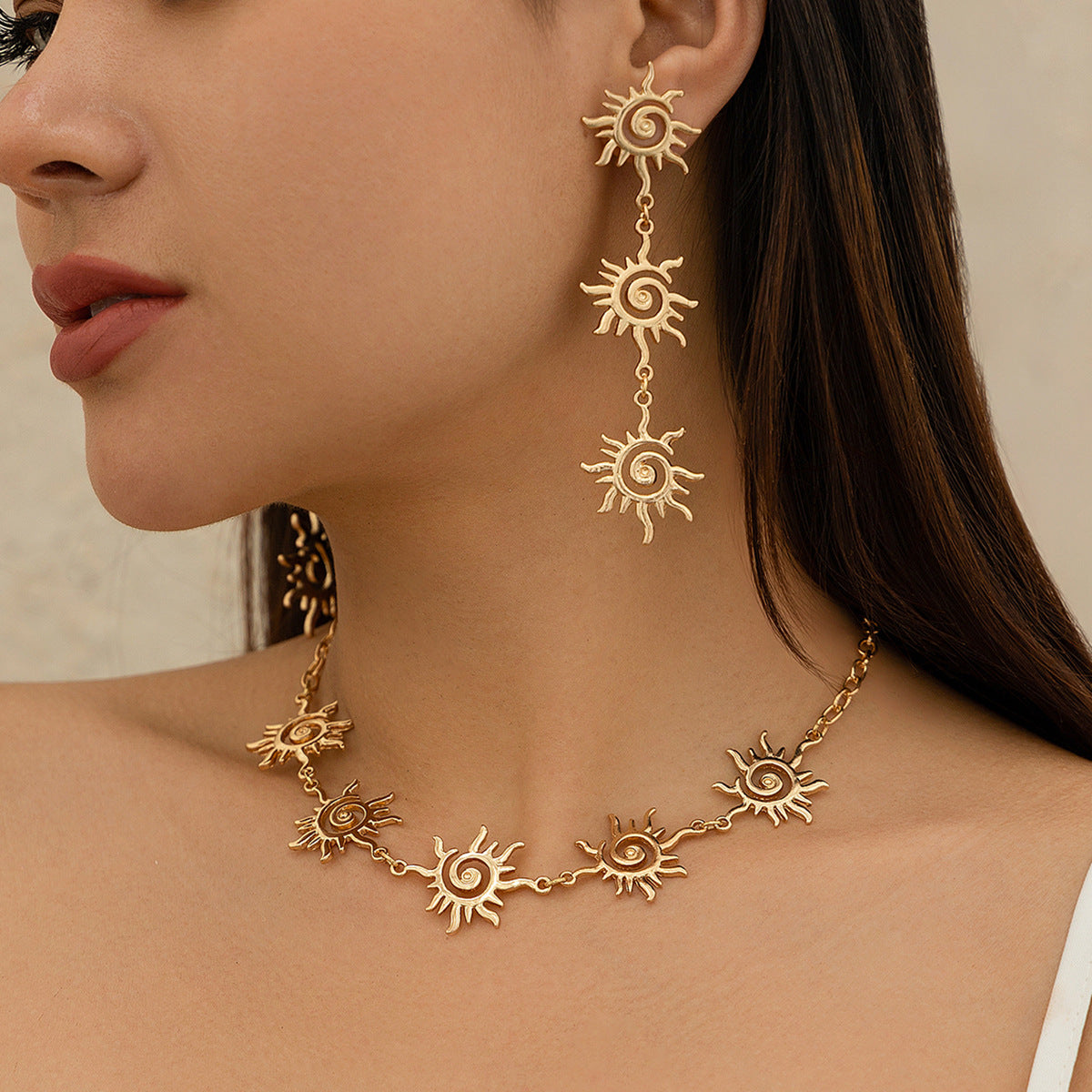 Ethnic Metal Sun Necklace - Fashionpara