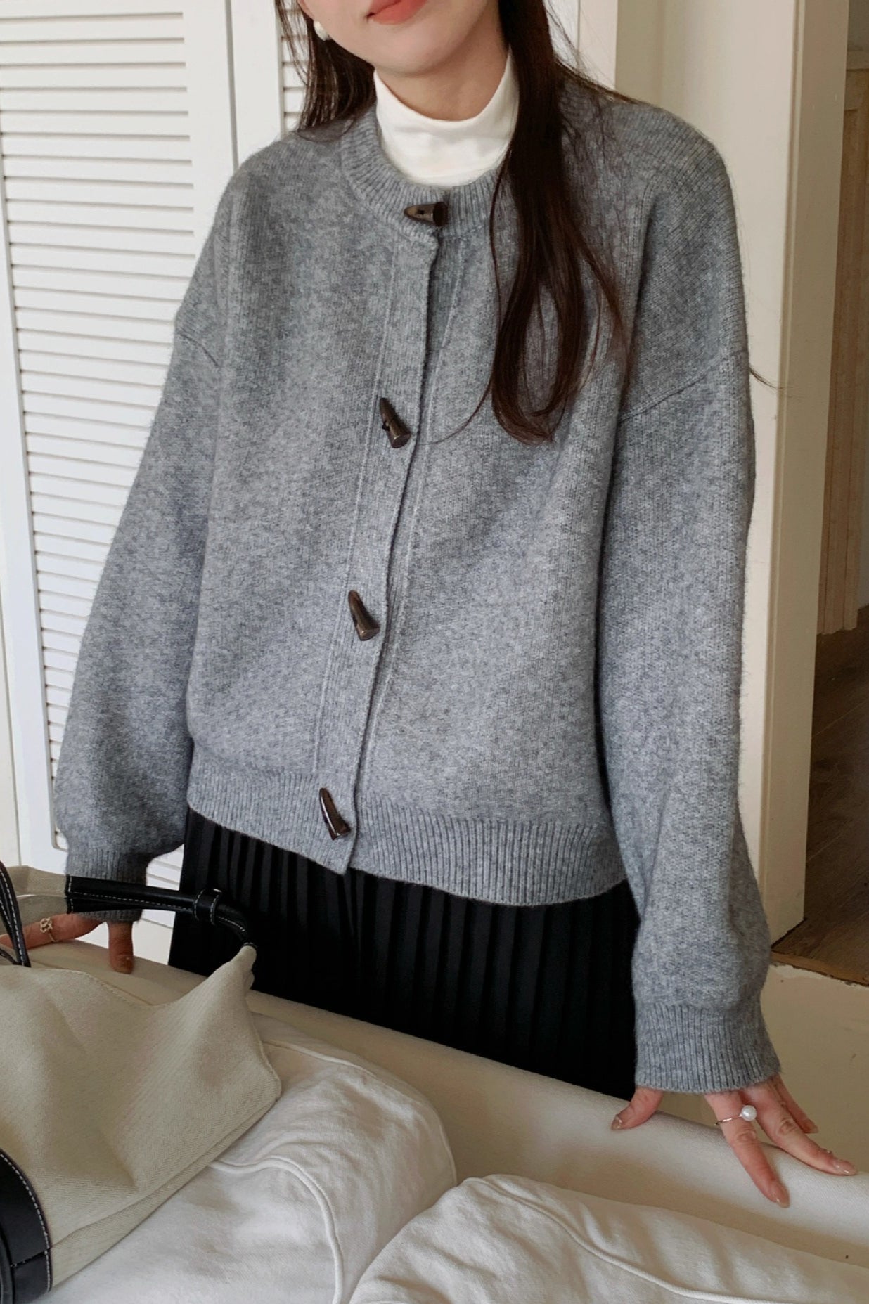 Chic Loose Knit Cardigan with Retro Toggle-Button Style