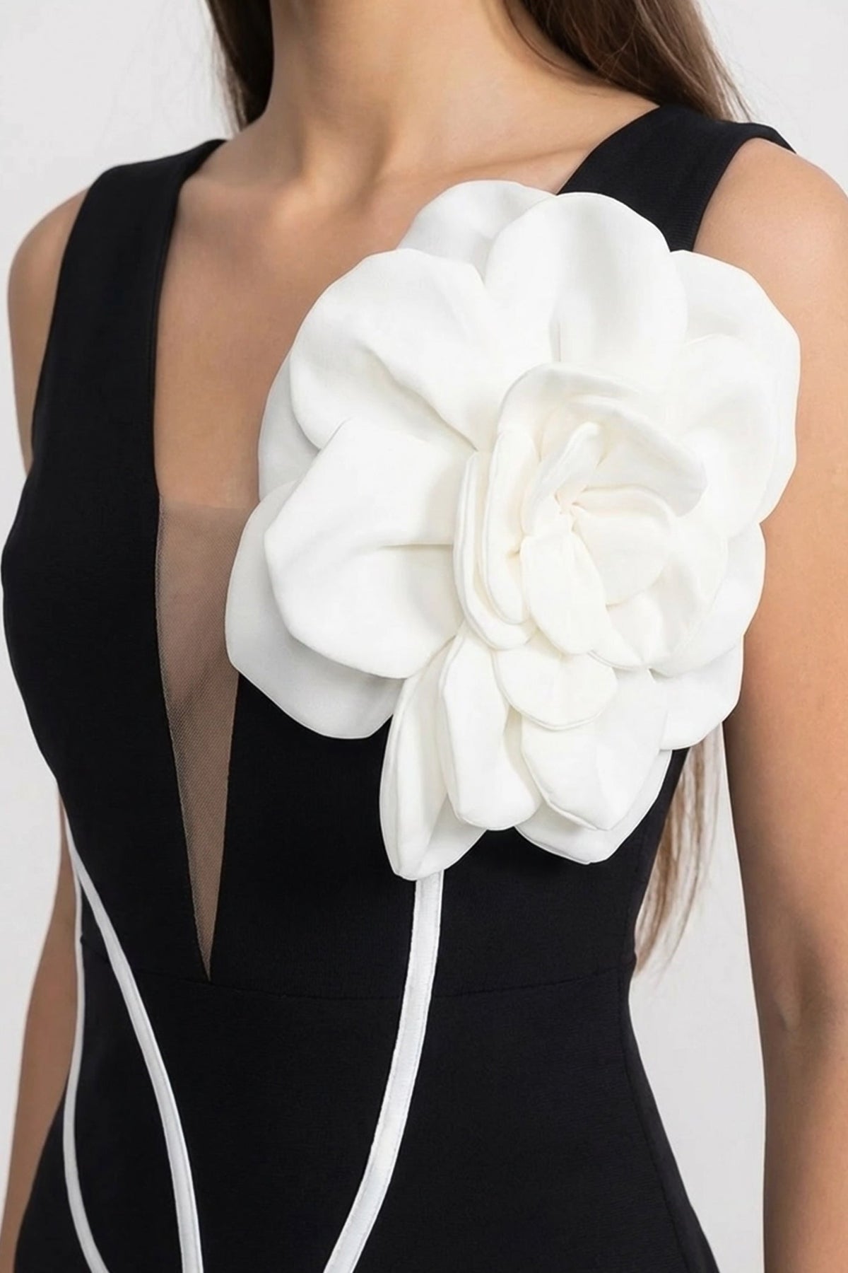 Structured Midi Dress with Sculpted Floral Accent – Black - View 3