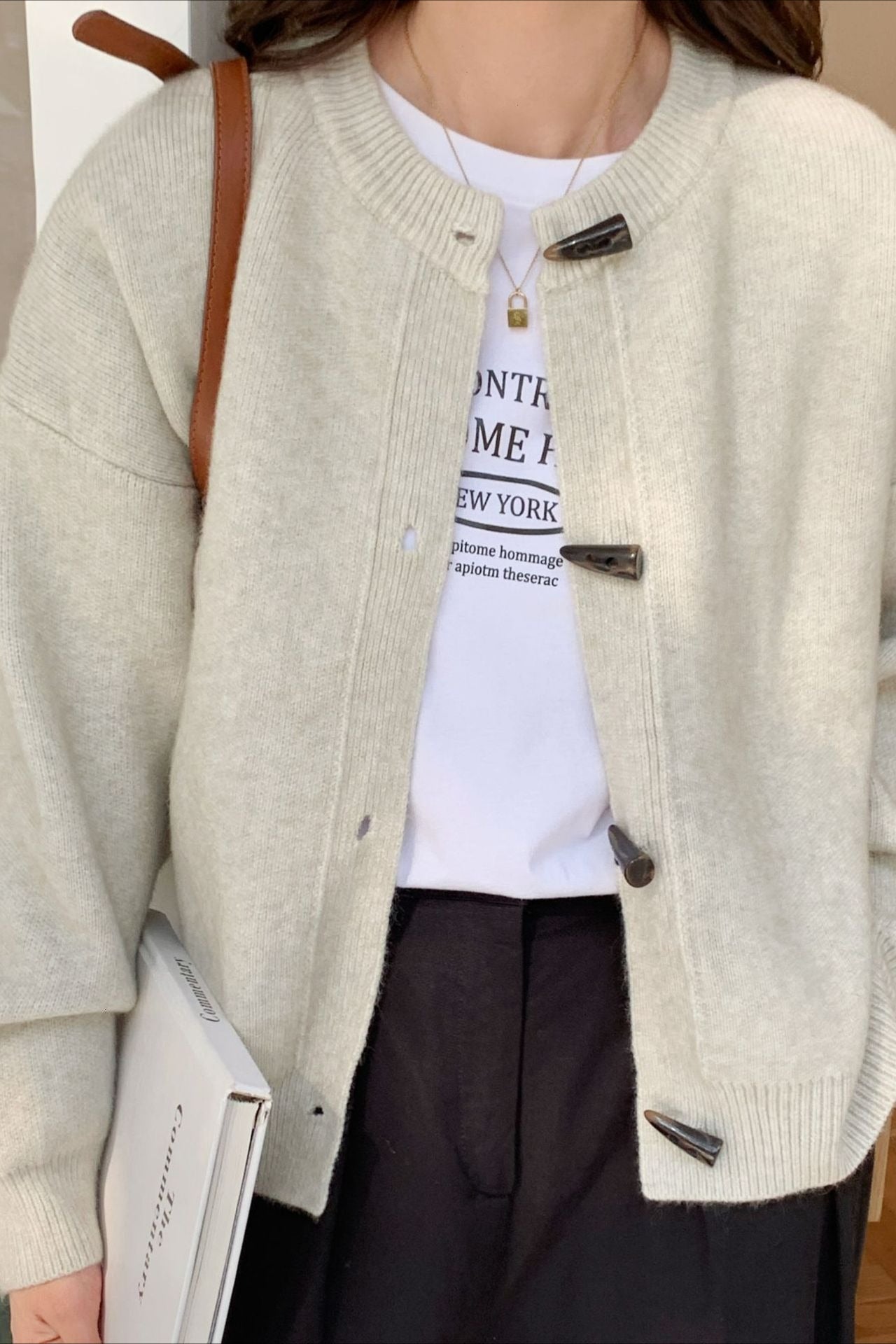 Chic Loose Knit Cardigan with Retro Toggle-Button Style