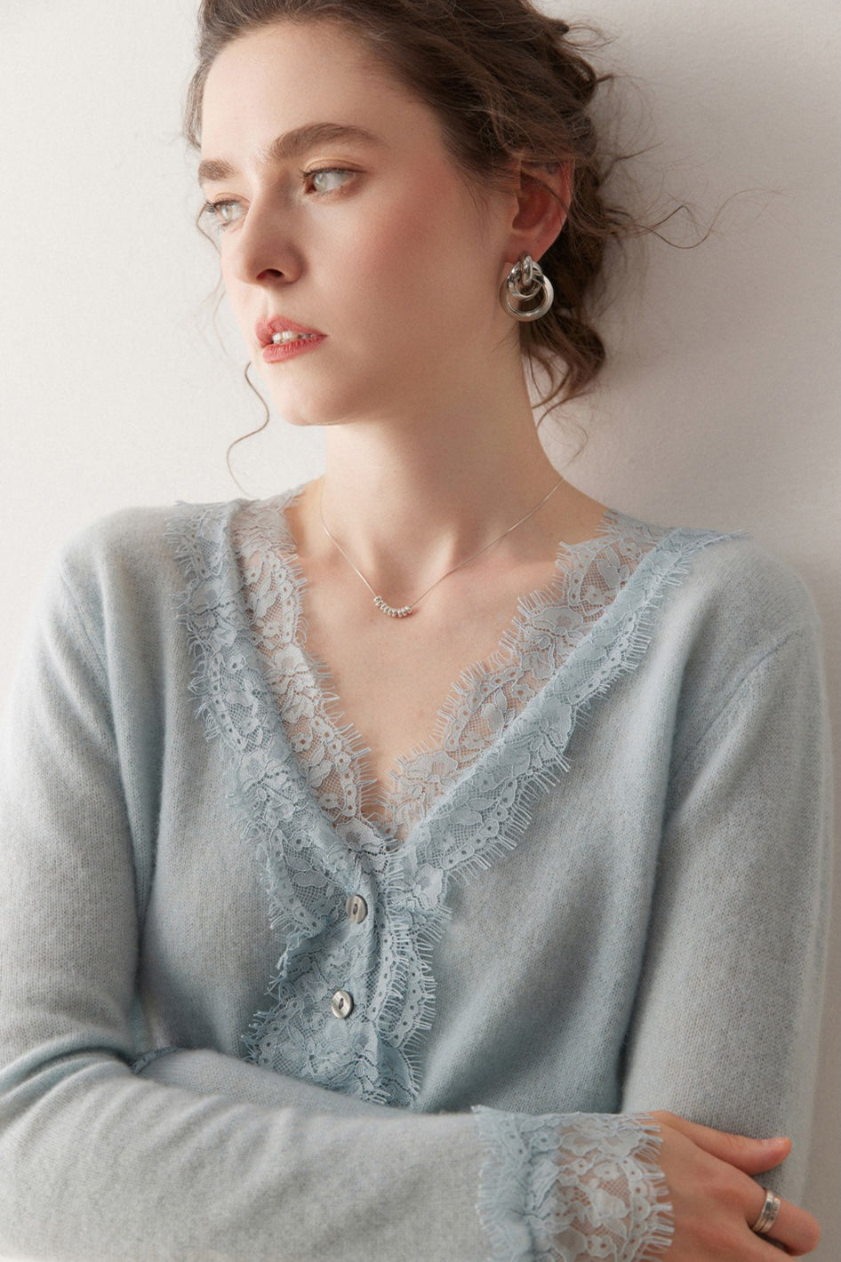 Luxe Cashmere V-Neck Cardigan with Elegant Lace Trim