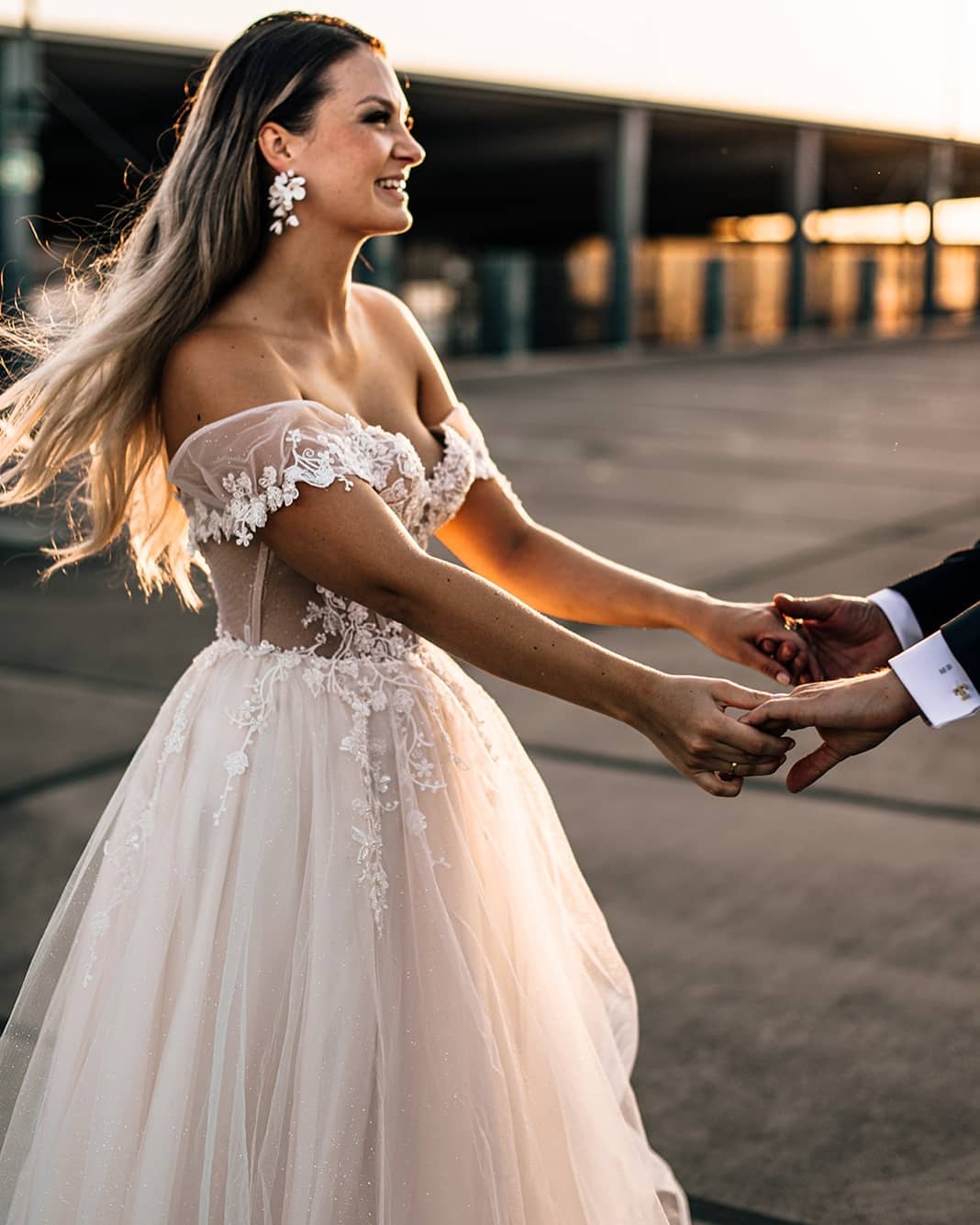 Champagne Off-the-Shoulder Beach Wedding Dress Tulle With Appliques - Fashionpara