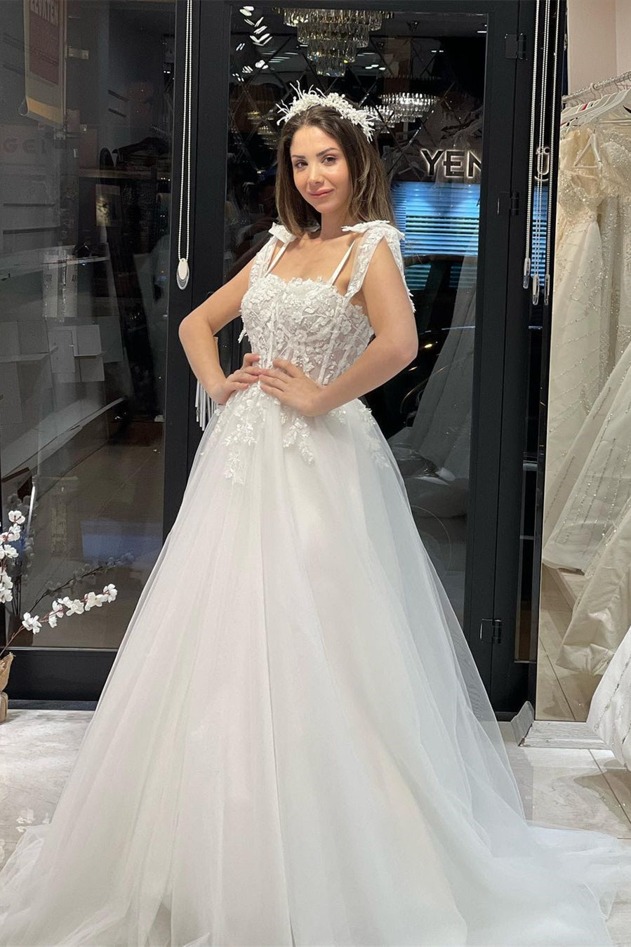 Chic Floor-Length Sweetheart Sleeveless A-Line Tulle Wedding Dress with Appliques - Fashionpara
