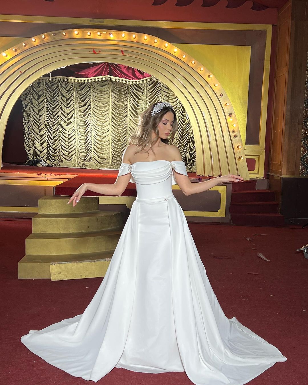 Chic Long A-line Off-the-shoulder Wedding Dress with Sleeveless Design and Detachable Train - Fashionpara
