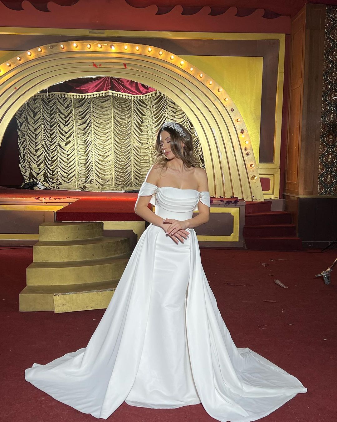 Chic Long A-line Off-the-shoulder Wedding Dress with Sleeveless Design and Detachable Train - Fashionpara