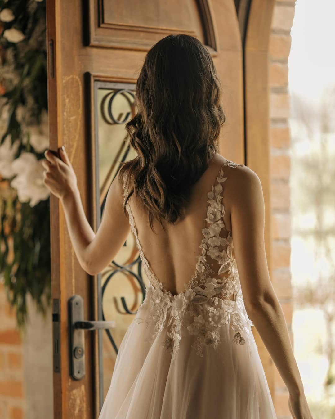 Chic A-Line Sleeveless Backless Wedding Dress with Floral Lace Accents - Fashionpara