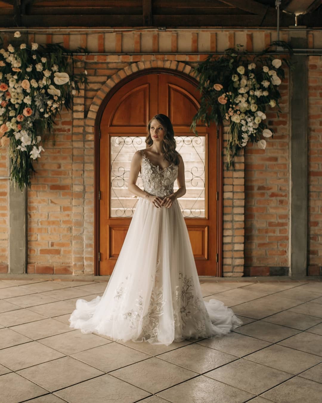 Chic A-Line Sleeveless Backless Wedding Dress with Floral Lace Accents - Fashionpara
