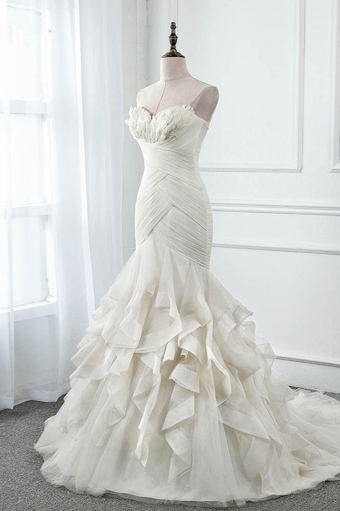 Chic Strapless Sweetheart Ivory Wedding Dresses Ruffles Tulle Sleeveless Bridal Gowns with Feather - Fashionpara