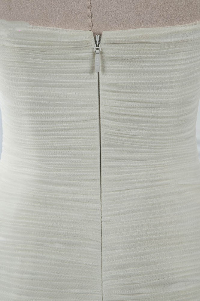 Chic Strapless Sweetheart Ivory Wedding Dresses Ruffles Tulle Sleeveless Bridal Gowns with Feather - Fashionpara