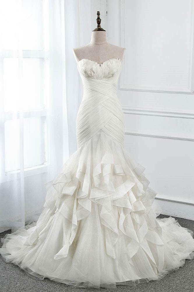 Chic Strapless Sweetheart Ivory Wedding Dresses Ruffles Tulle Sleeveless Bridal Gowns with Feather - Fashionpara
