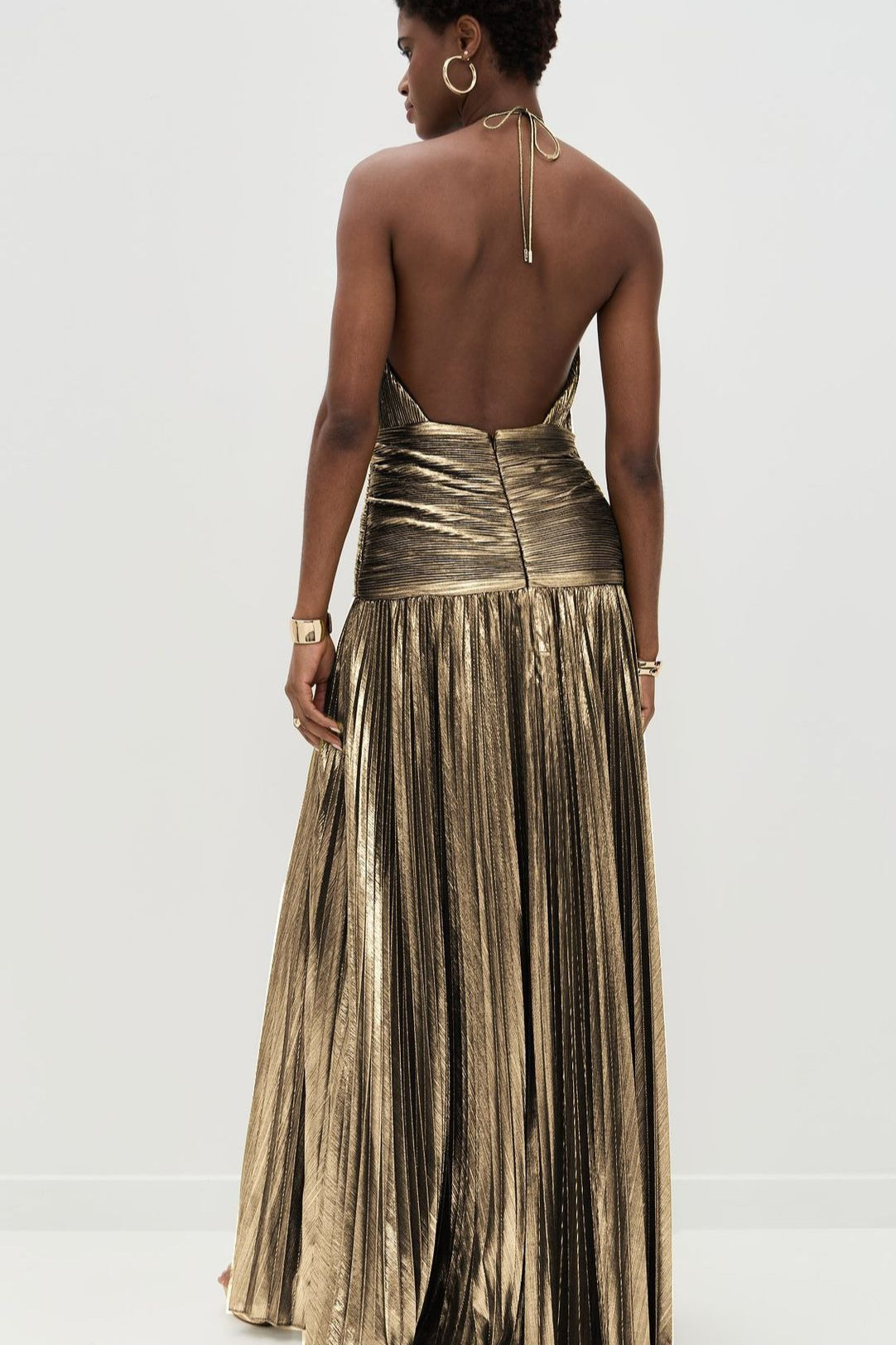 Metallic Halter Neck Pleated High Split Maxi Dress - View 6