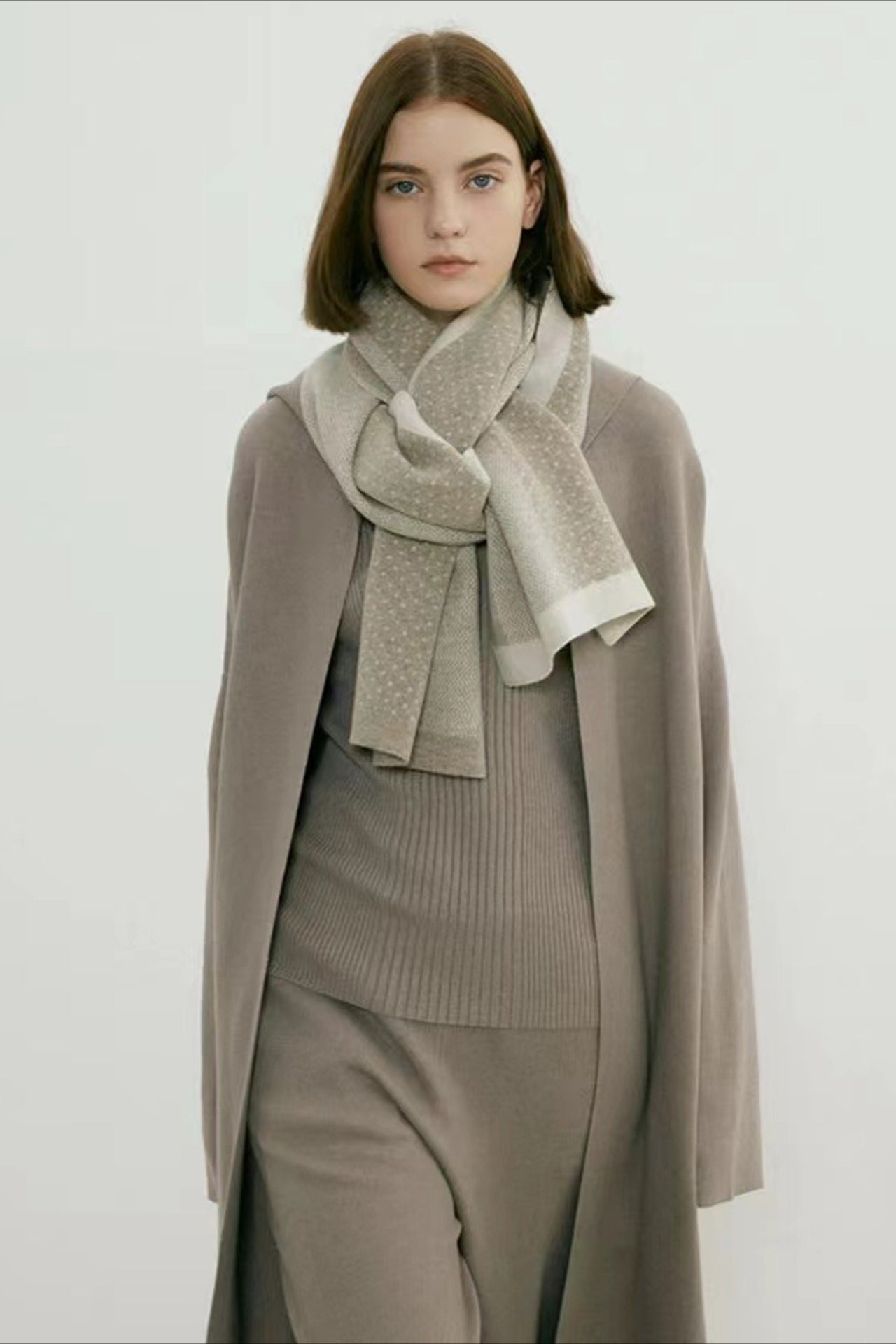 Polka Dot Two-Tone Jacquard Knitted Scarf