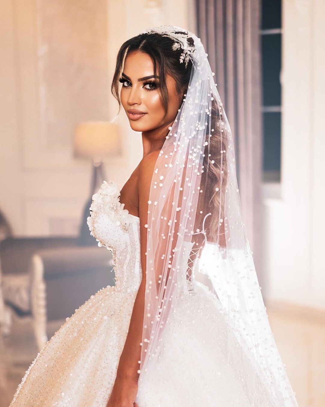 Deluxe Floor-Length Sweetheart Sleeveless A-Line Sequined Wedding Dress Featuring Beads - Fashionpara