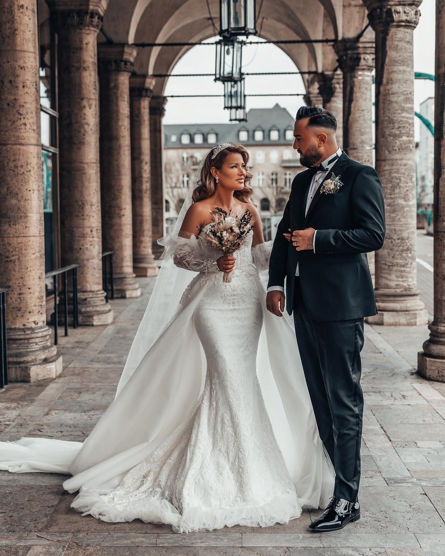 Detachable Sleeves Lace Wedding Dress Mermaid Overskirt - Fashionpara