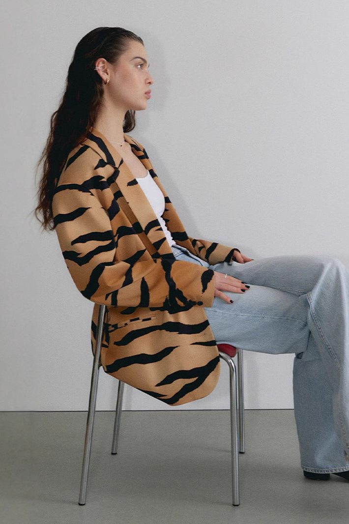 Sophisticated Buttoned Tiger Print Coat for Chic Style