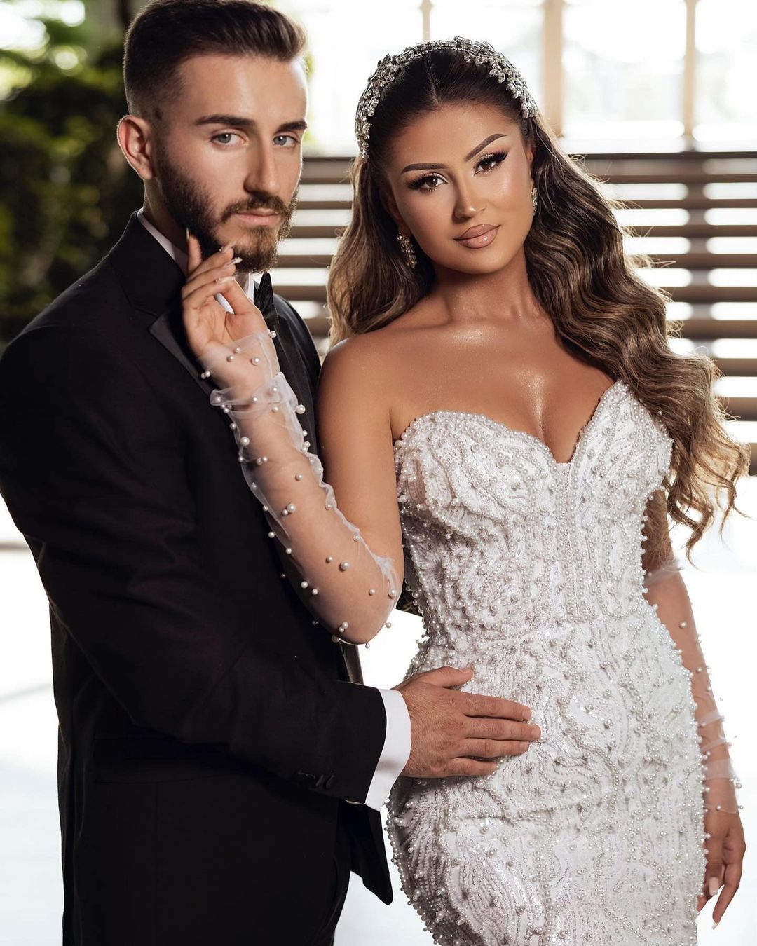 Refined Floor-Length Sweetheart Sleeveless Mermaid Lace Wedding Dress with Beaded Accents - Fashionpara