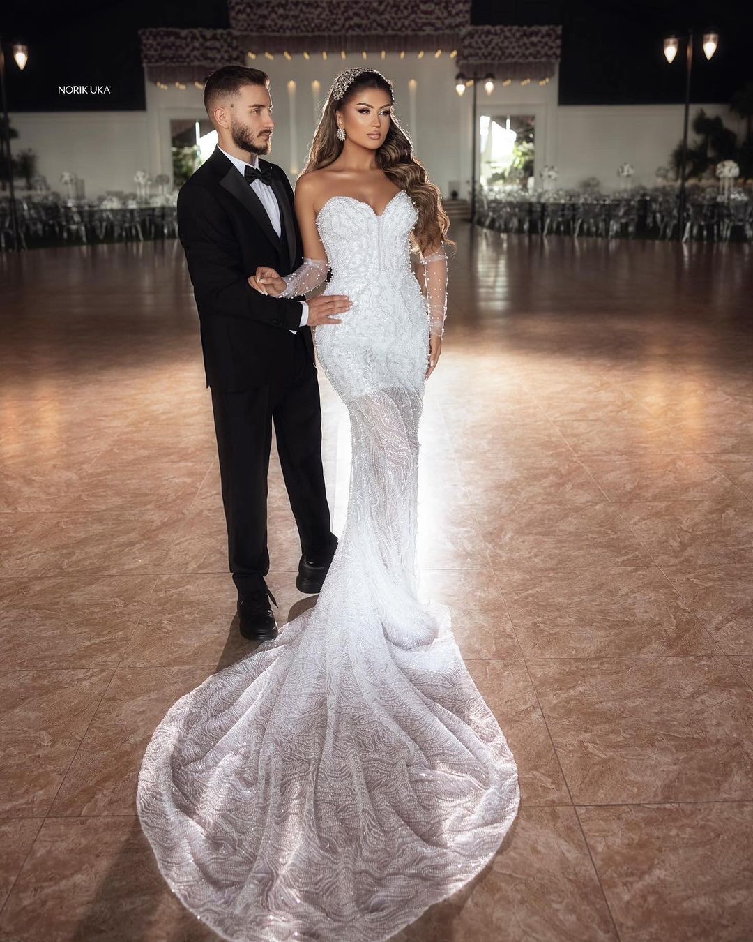 Refined Floor-Length Sweetheart Sleeveless Mermaid Lace Wedding Dress with Beaded Accents - Fashionpara