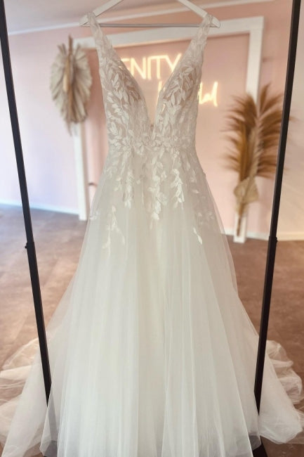 Sophisticated Sweetheart V-Neck Sleeveless A-Line Lace Wedding Dress - Fashionpara