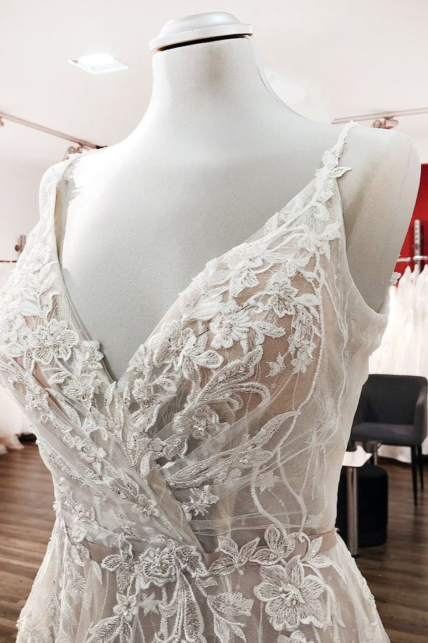 Eye-taking Sleeveless Tulle V Neck Lace A-Line Wedding Dresses - Fashionpara