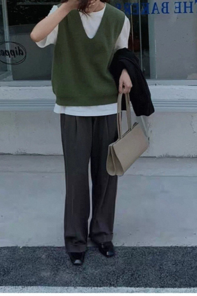 Fashionable Sleeveless Knit Sweater