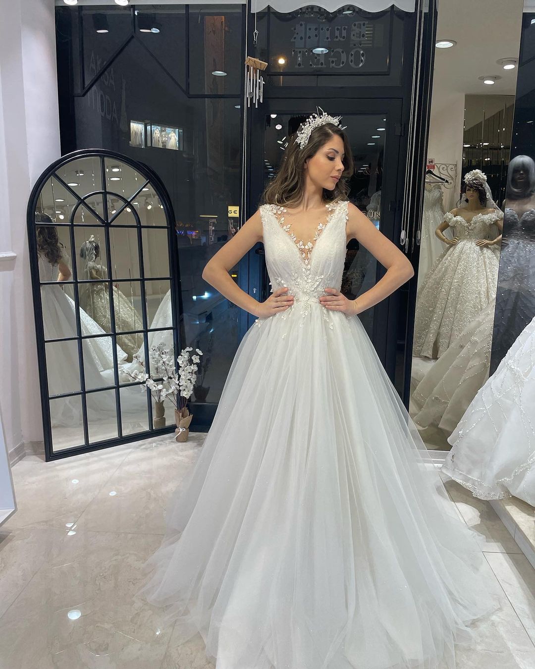 Fabulous Floor-Length V-Neck Sleeveless A-Line Tulle Wedding Dress - Fashionpara