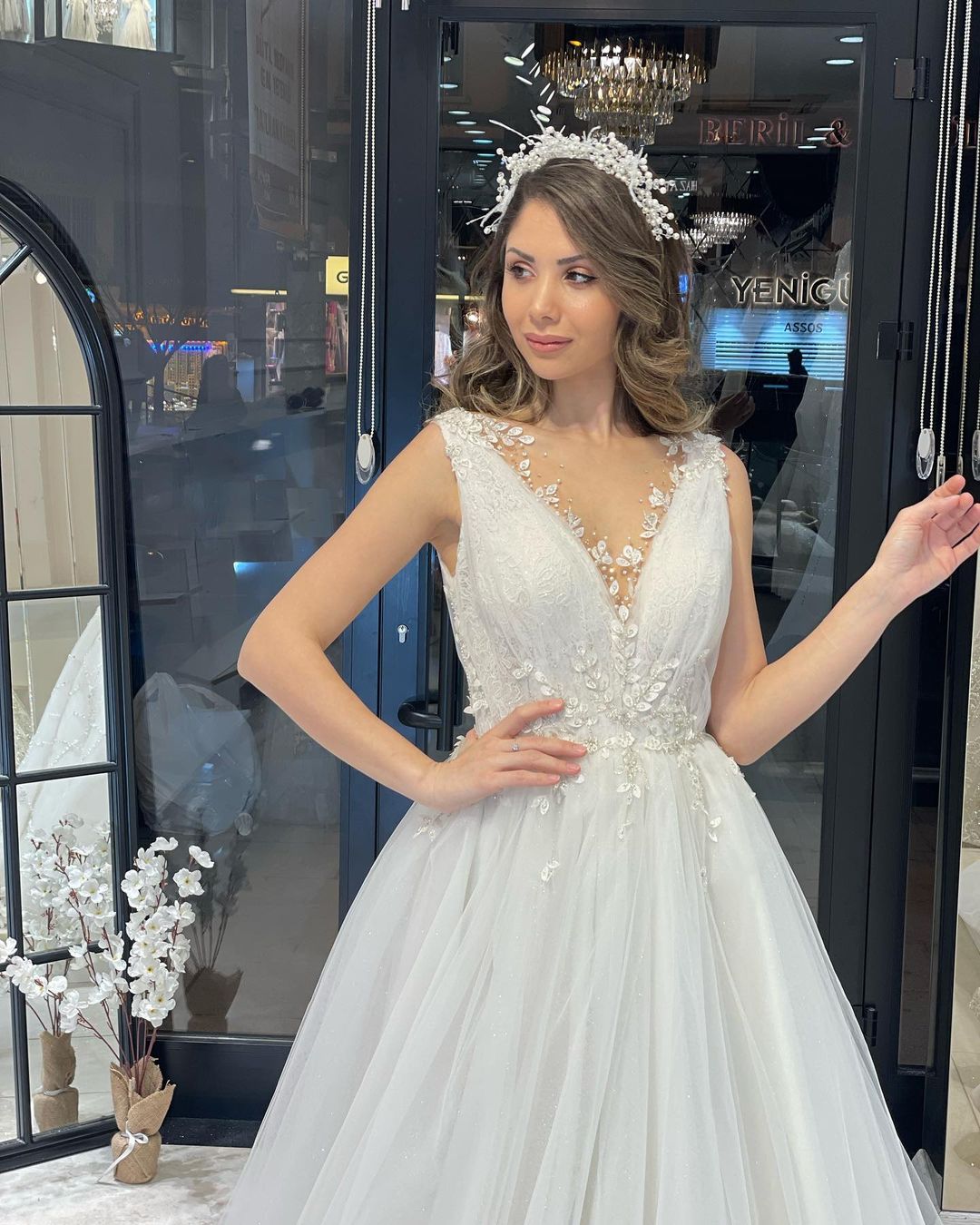 Fabulous Floor-Length V-Neck Sleeveless A-Line Tulle Wedding Dress - Fashionpara