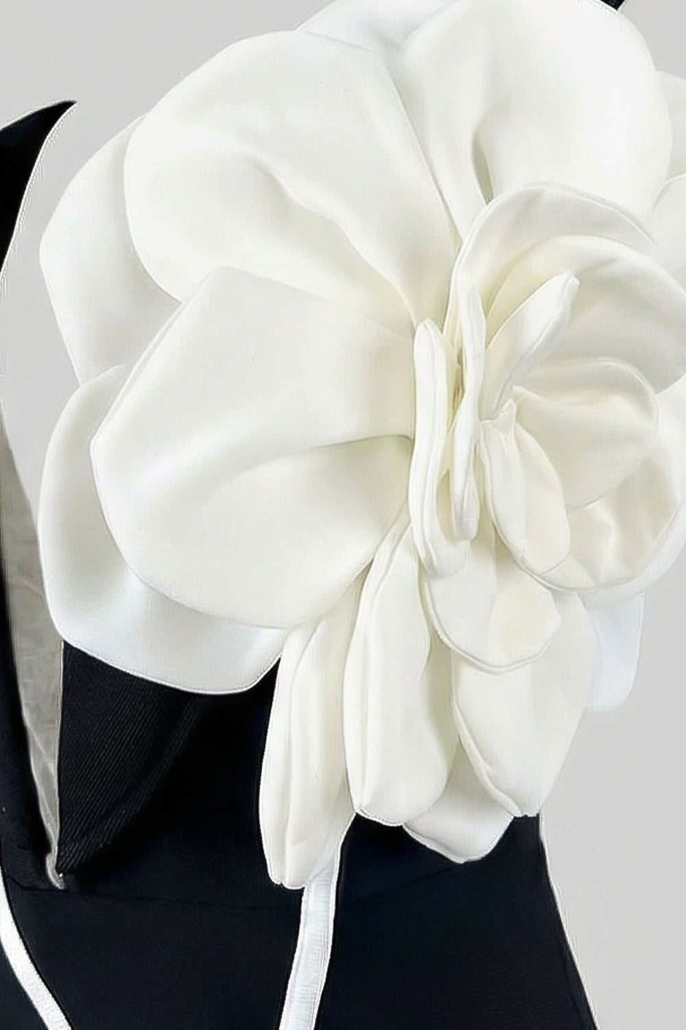 Structured Midi Dress with Sculpted Floral Accent – Black - View 5