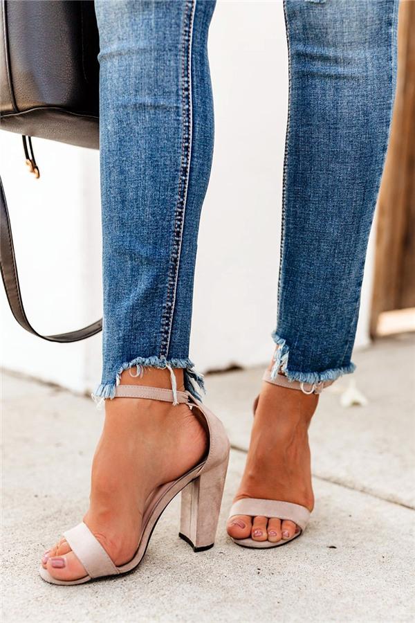 Frayed Hem Slim Jeans