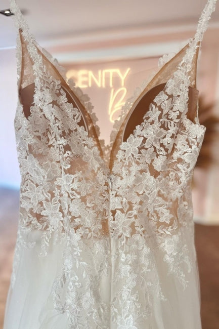 Glamorous Sweetheart V-Neck Sleeveless A-Line Wedding Dress with Lace Detailing - Fashionpara
