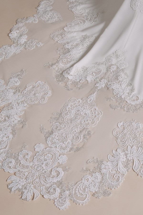 Gorgeous Halter Sleeveless Mermaid Wedding Dress With Appliques - Fashionpara