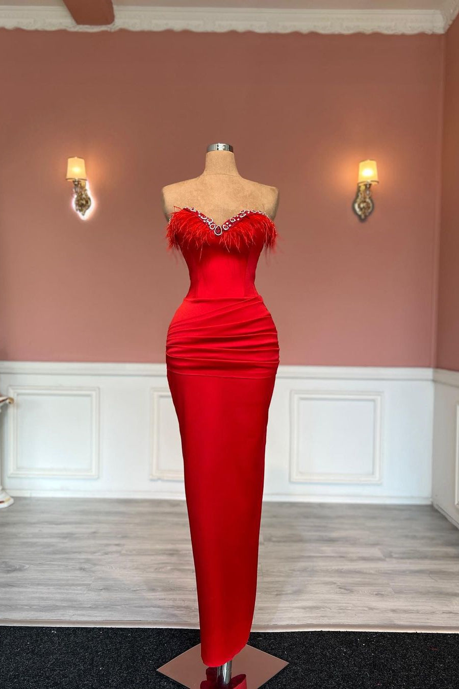 Gorgeous Red Column Floor-Length Sweetheart Jewels Prom Dress With Feathers - Fashionpara
