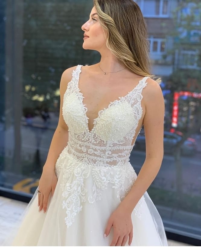 Gorgeous V-Neck Tulle Wedding Dress Sleeveless - Fashionpara