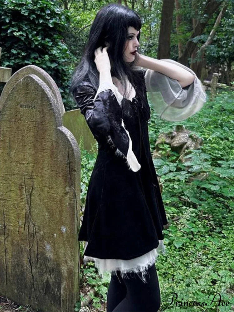 Insgoth Gothic Lace Up Velvet Queen Renaissance Medieval Witch Vintage Cosplay Party Dress Black / M
