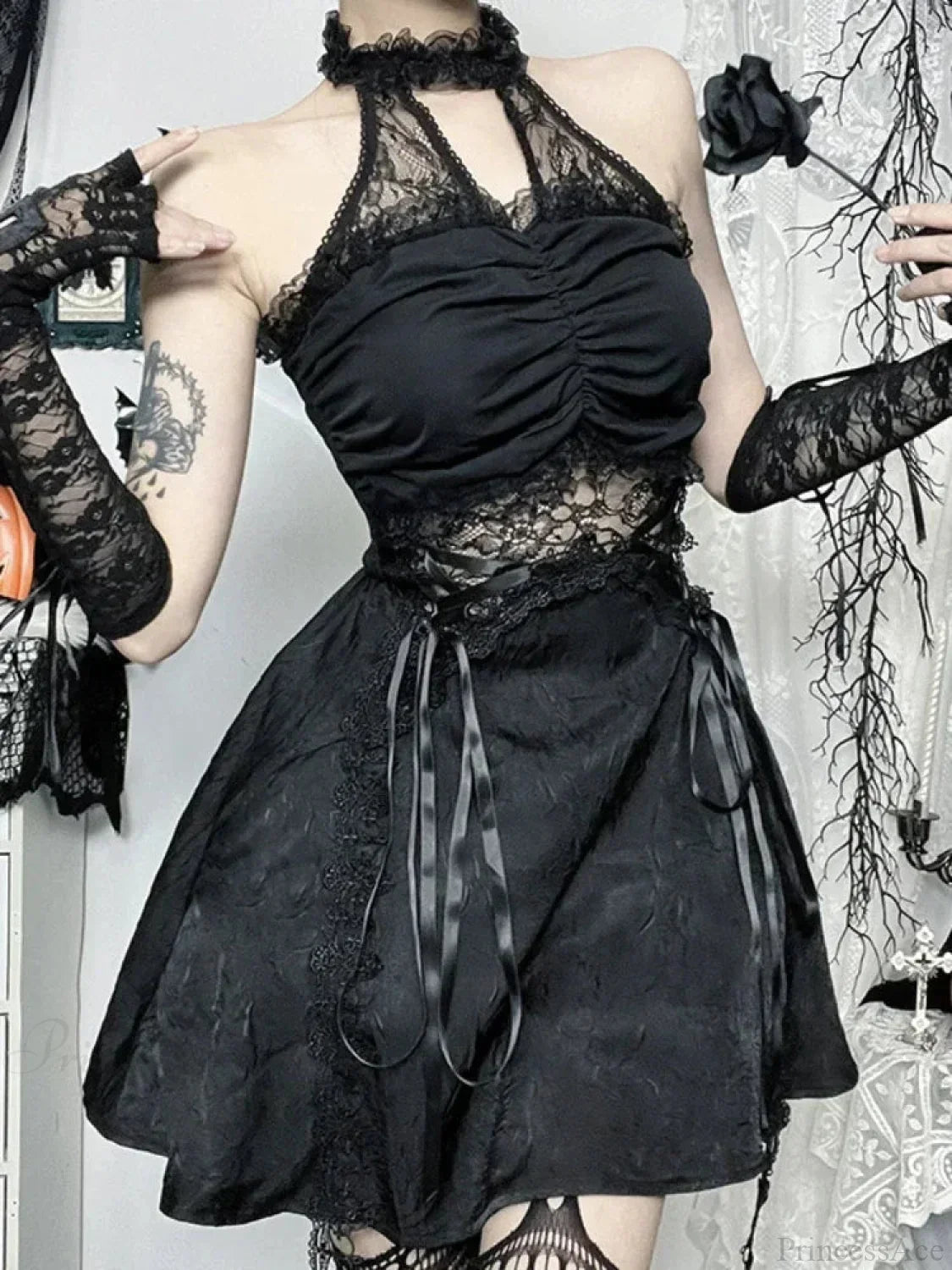 Lace Patchwork Halter Sleeveless Mini Dress in Black - View 4